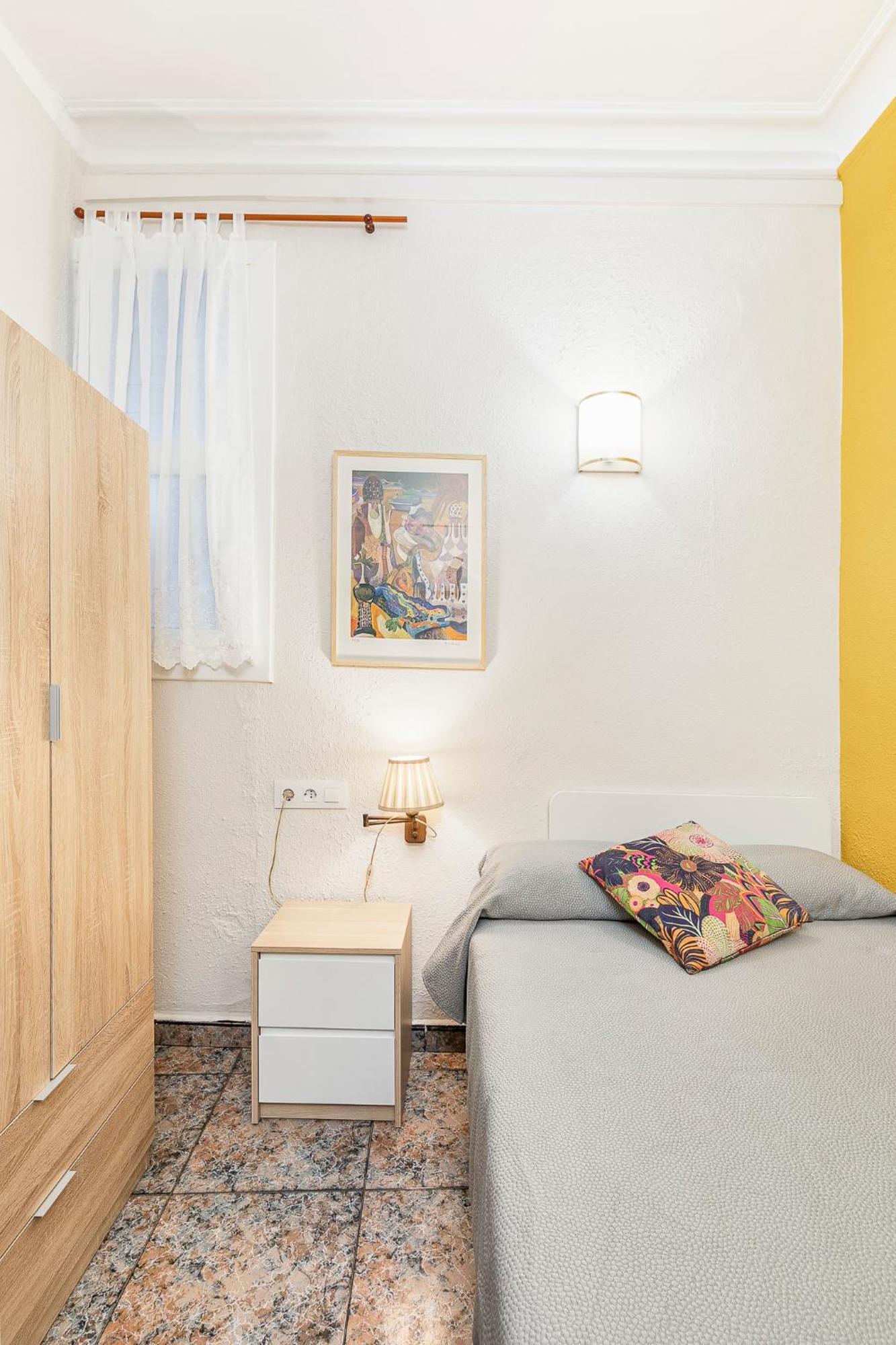 Single Room with Shared Bathroom,1572683090:JPEG